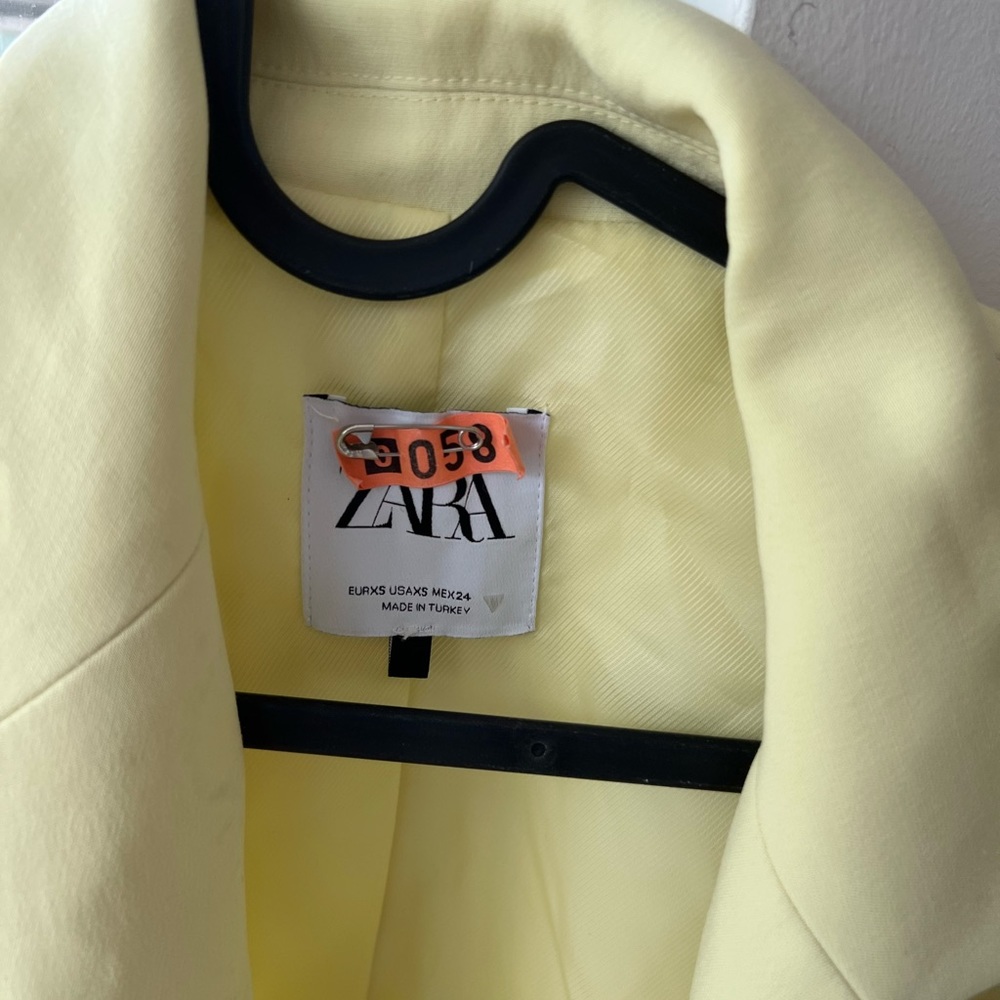 Baby yellow crop blazer size XS Zara
